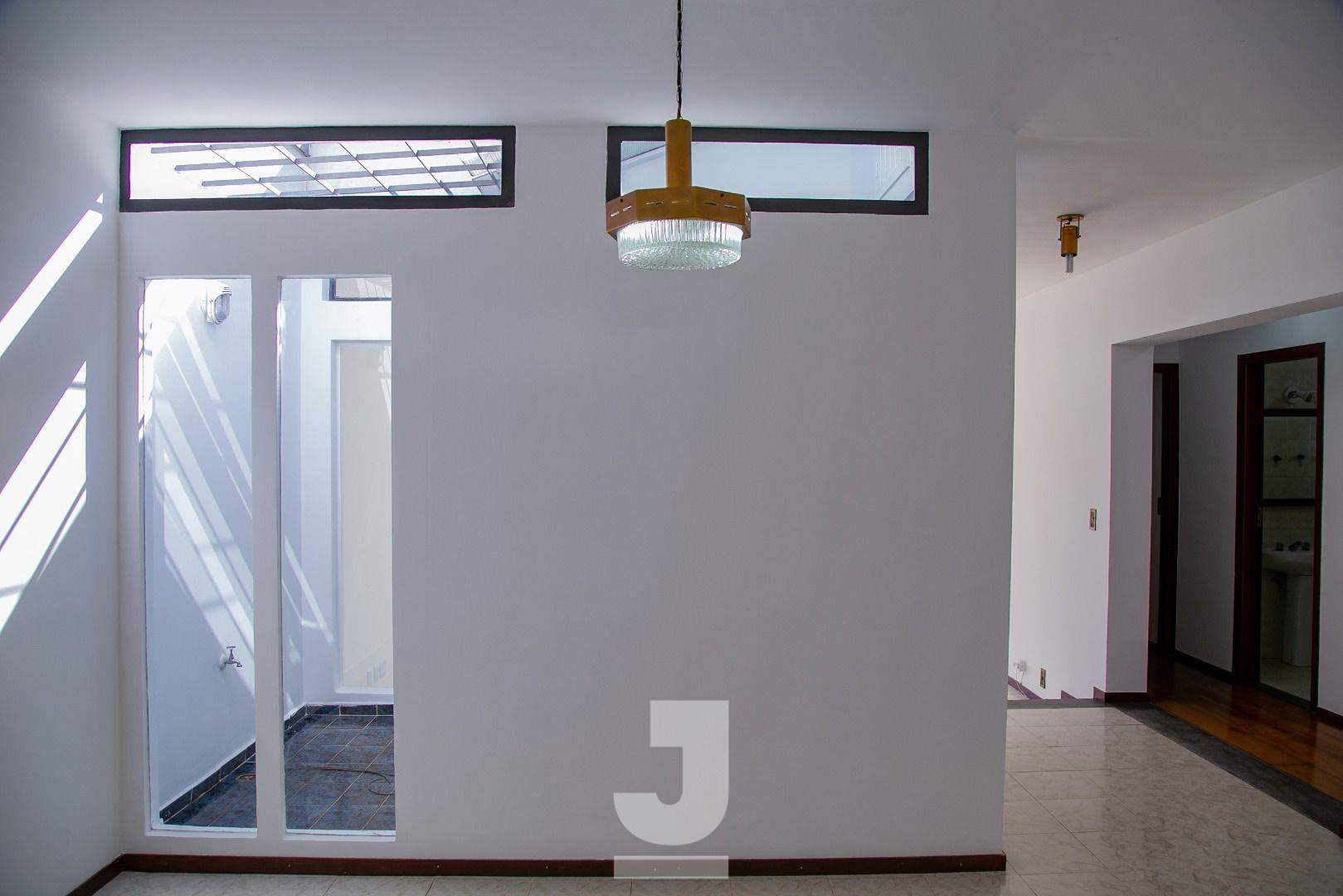 Casa à venda com 3 quartos, 189m² - Foto 2