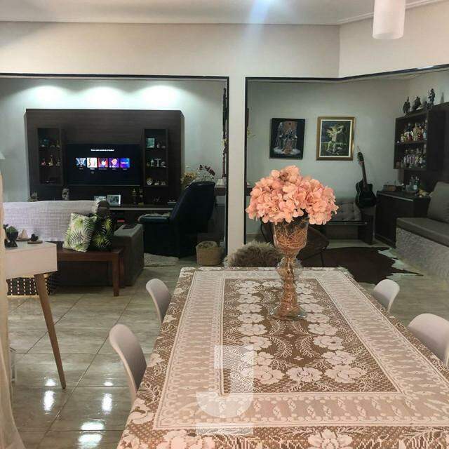 Casa, 3 quartos, 285 m² - Foto 2