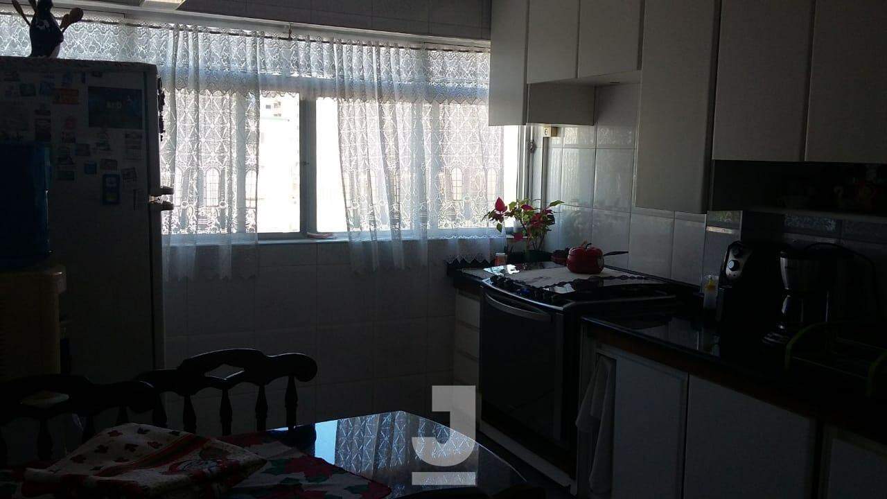 Apartamento à venda com 3 quartos, 234m² - Foto 13