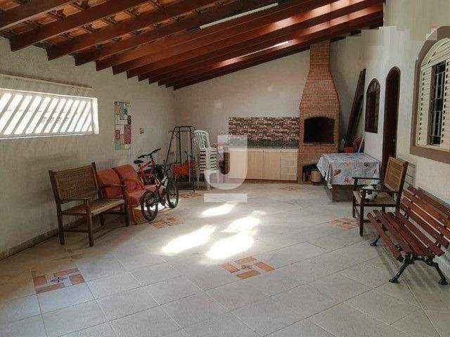 Casa à venda com 3 quartos, 166m² - Foto 1