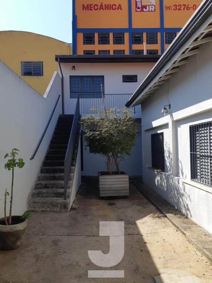 Casa à venda com 3 quartos, 248m² - Foto 4