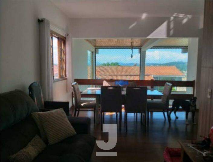 Casa à venda com 5 quartos, 340m² - Foto 2