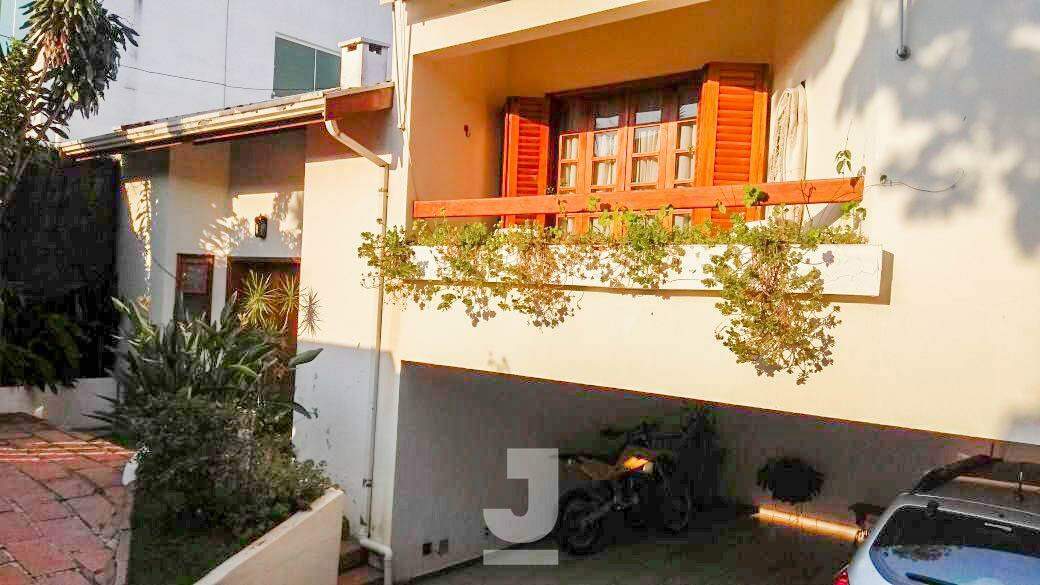 Casa à venda com 4 quartos, 295m² - Foto 1