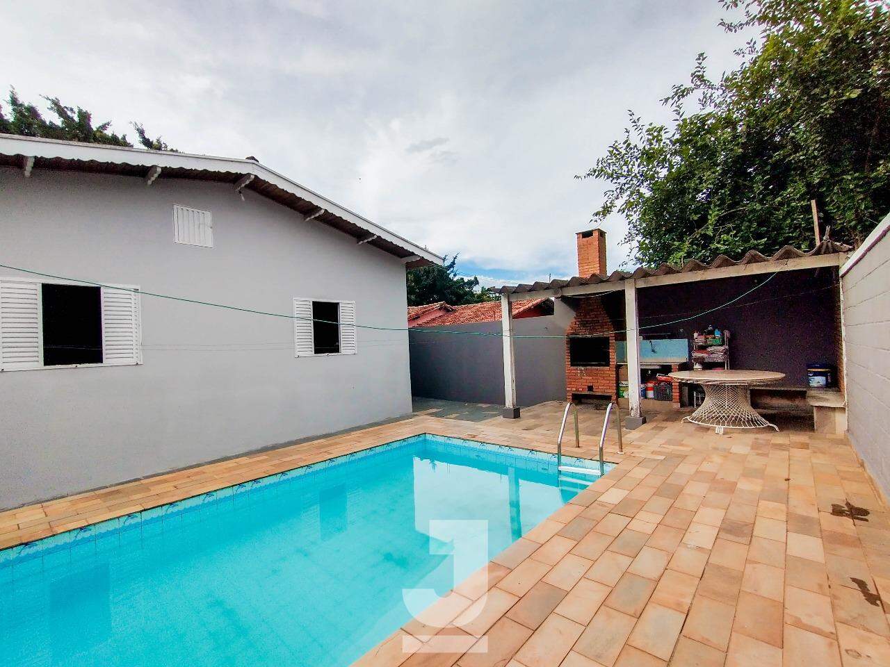 Casa à venda com 4 quartos, 268m² - Foto 1