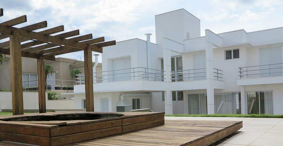 Casa de Condomínio à venda com 4 quartos, 286m² - Foto 1