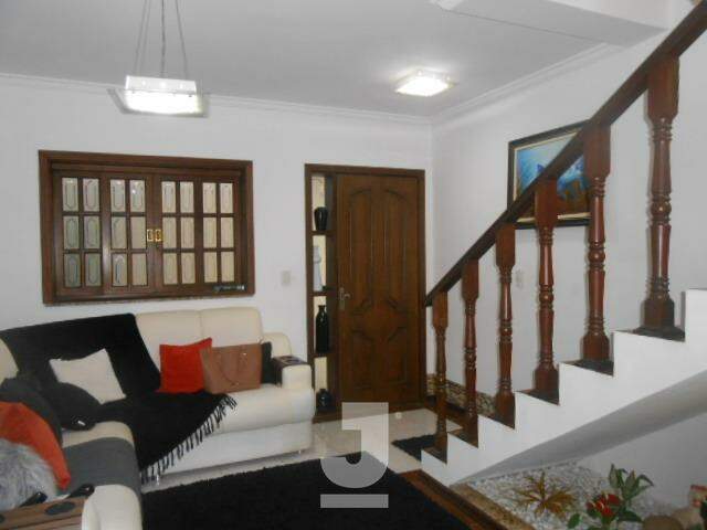 Casa à venda com 3 quartos, 240m² - Foto 4