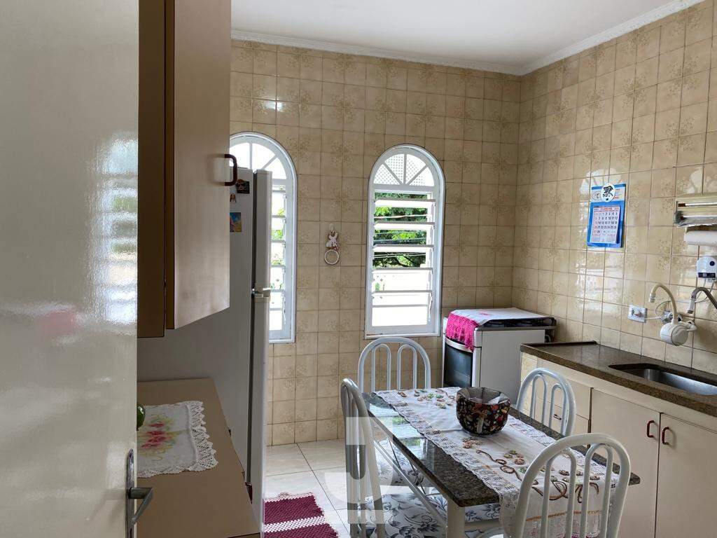 Casa à venda com 3 quartos, 232m² - Foto 11