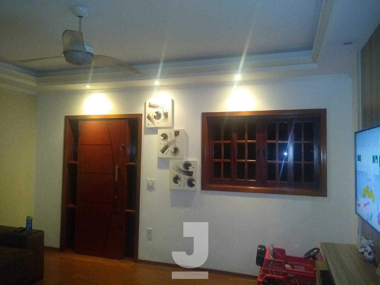 Casa à venda com 3 quartos, 180m² - Foto 1