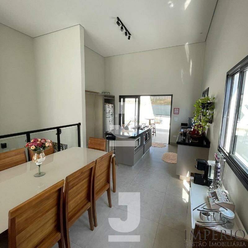 Casa de Condomínio à venda com 3 quartos, 198m² - Foto 4