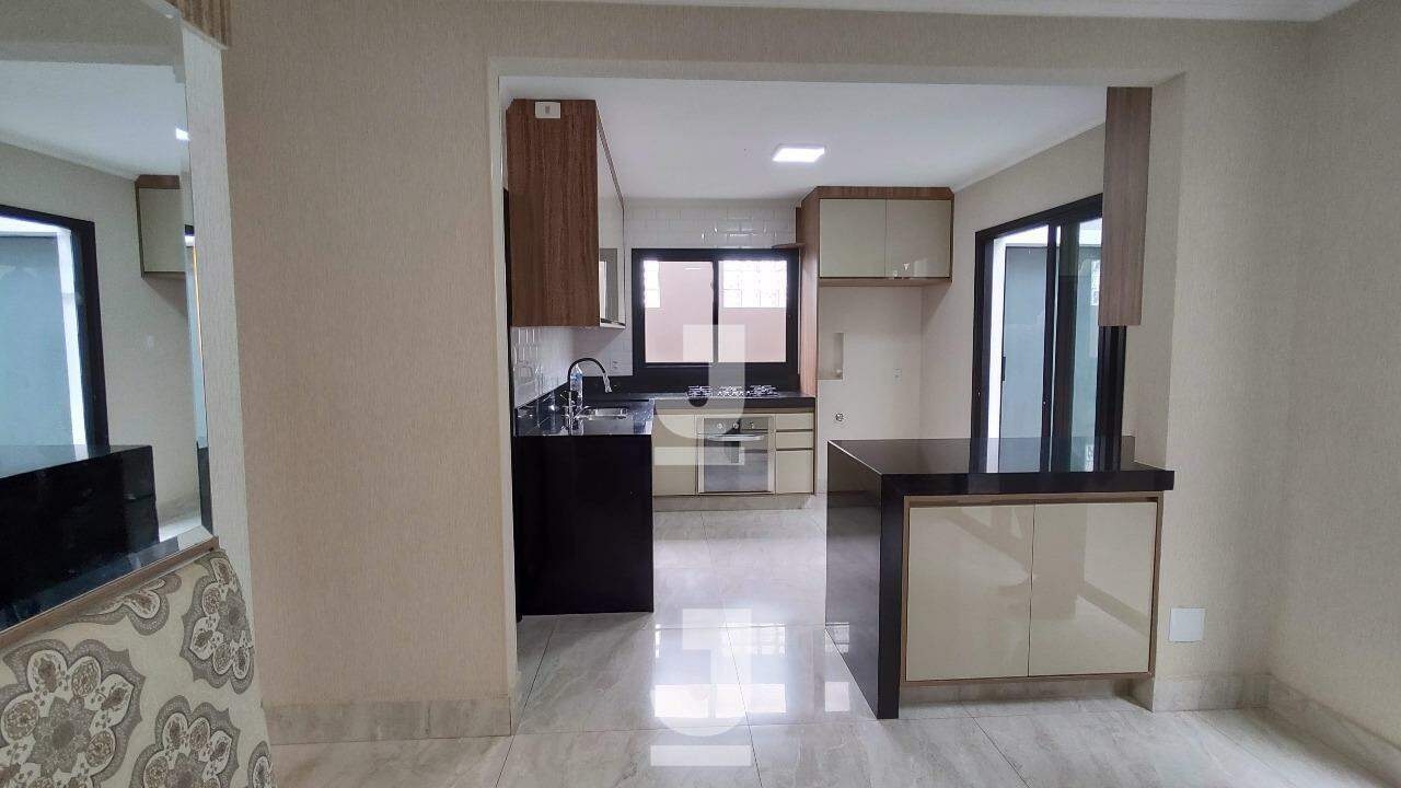 Casa, 3 quartos, 228 m² - Foto 1