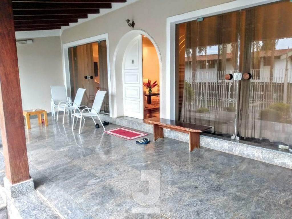 Casa à venda com 3 quartos, 750m² - Foto 4