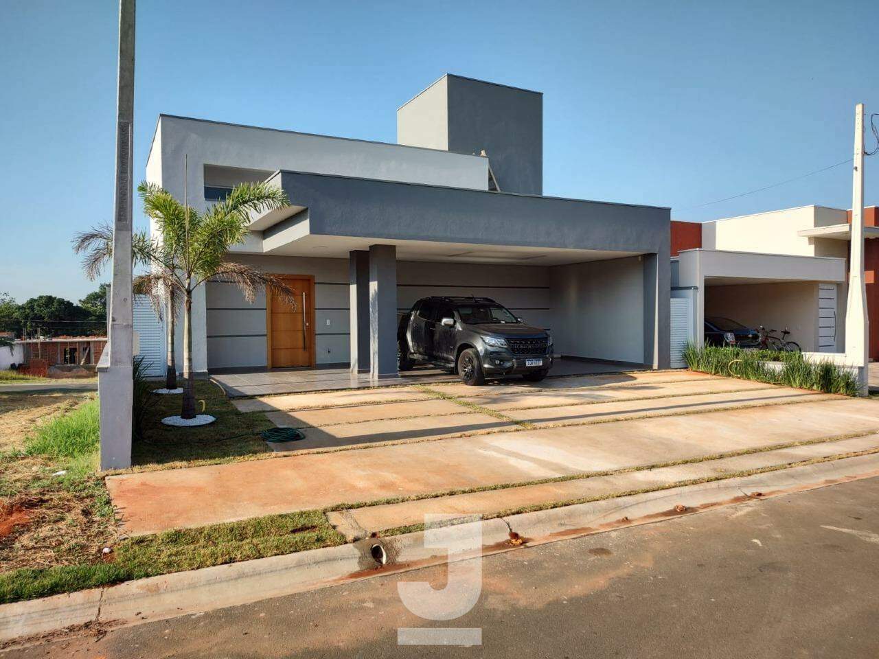 Casa de Condomínio à venda com 3 quartos, 221m² - Foto 1