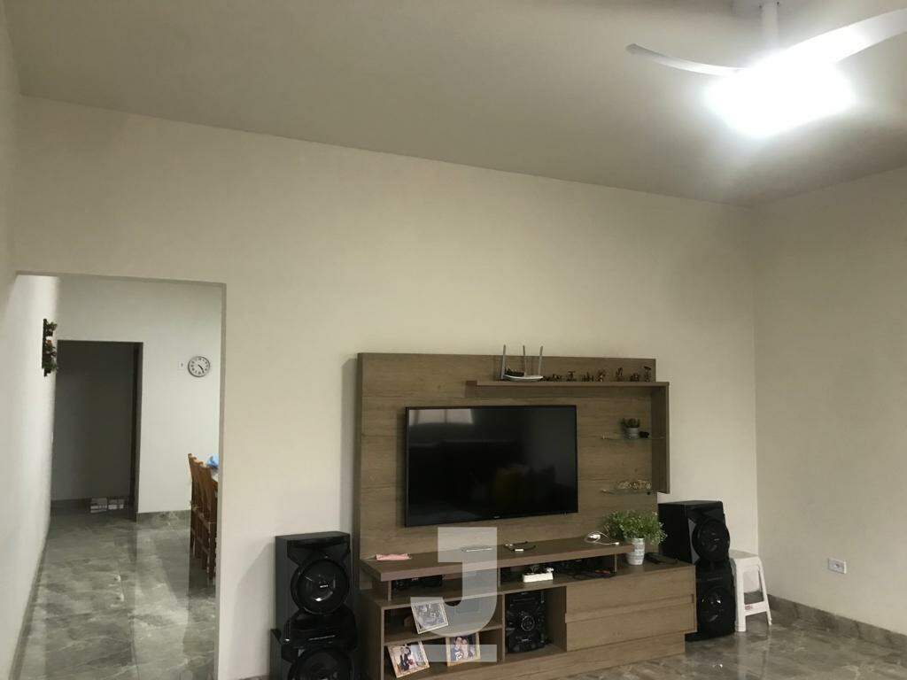 Casa à venda com 2 quartos, 301m² - Foto 2