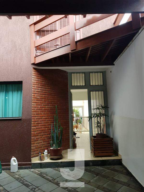 Casa à venda com 3 quartos, 122m² - Foto 2