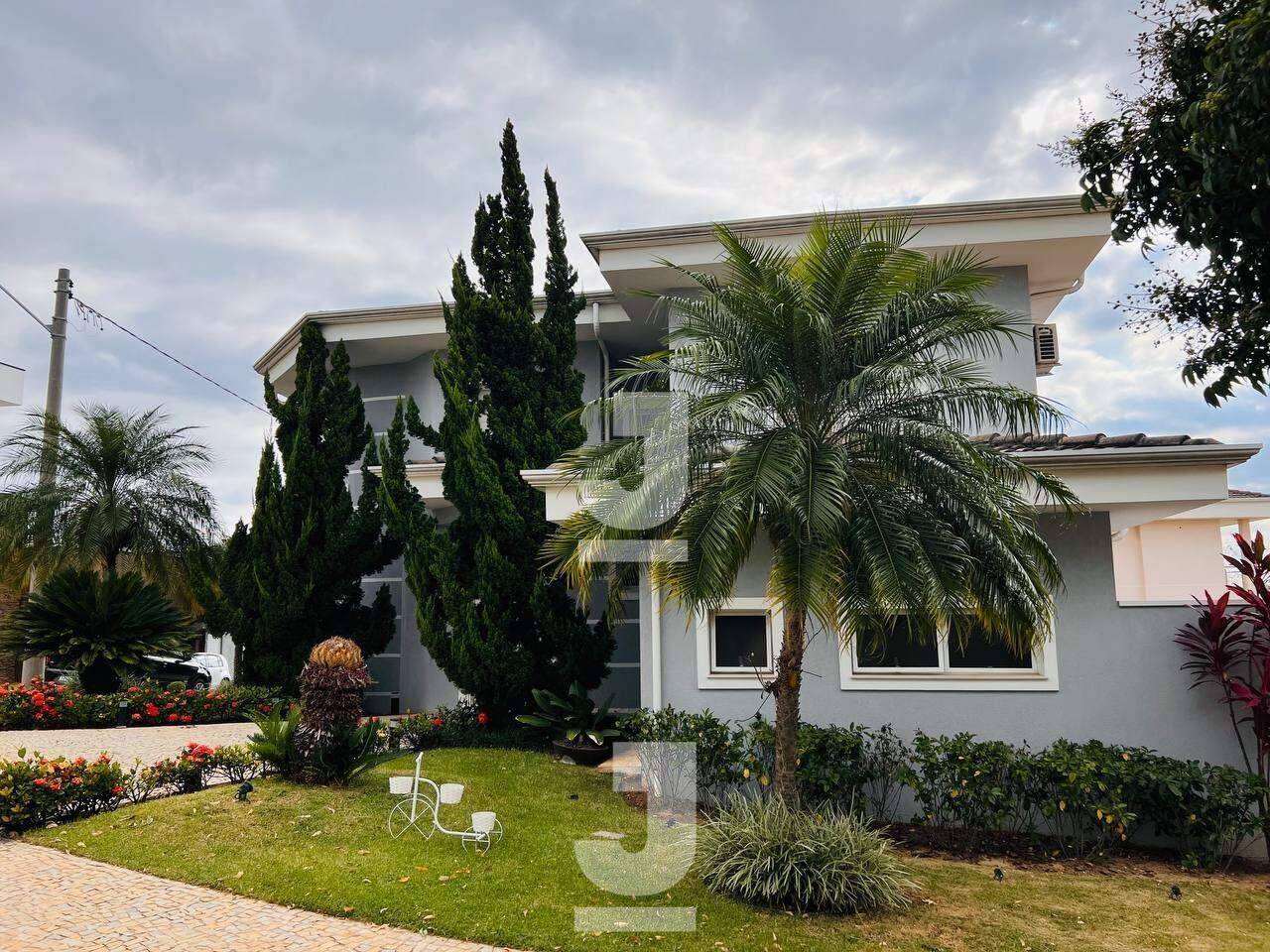 Casa de Condomínio à venda com 4 quartos, 262m² - Foto 1