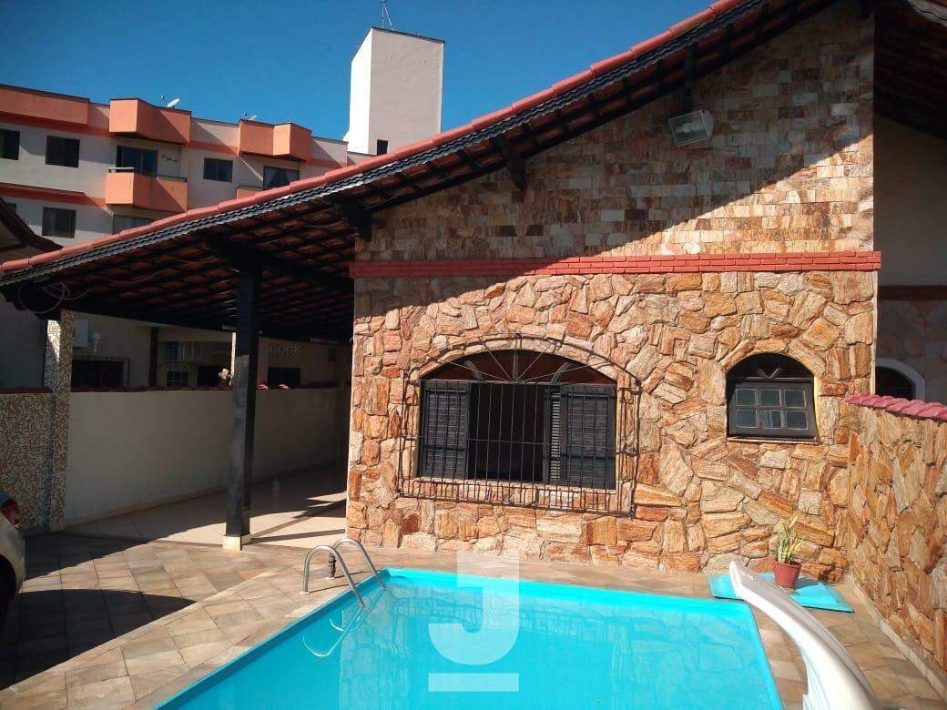 Casa à venda com 3 quartos, 163m² - Foto 1