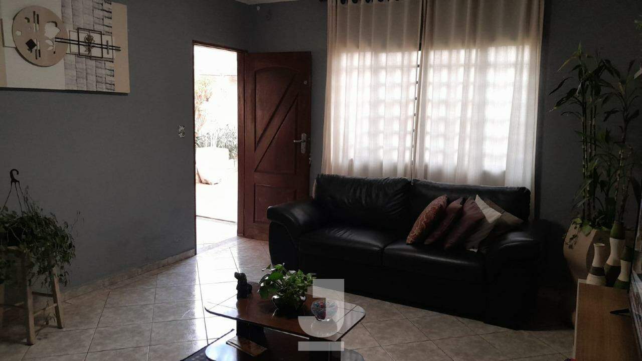 Casa à venda com 2 quartos, 250m² - Foto 2