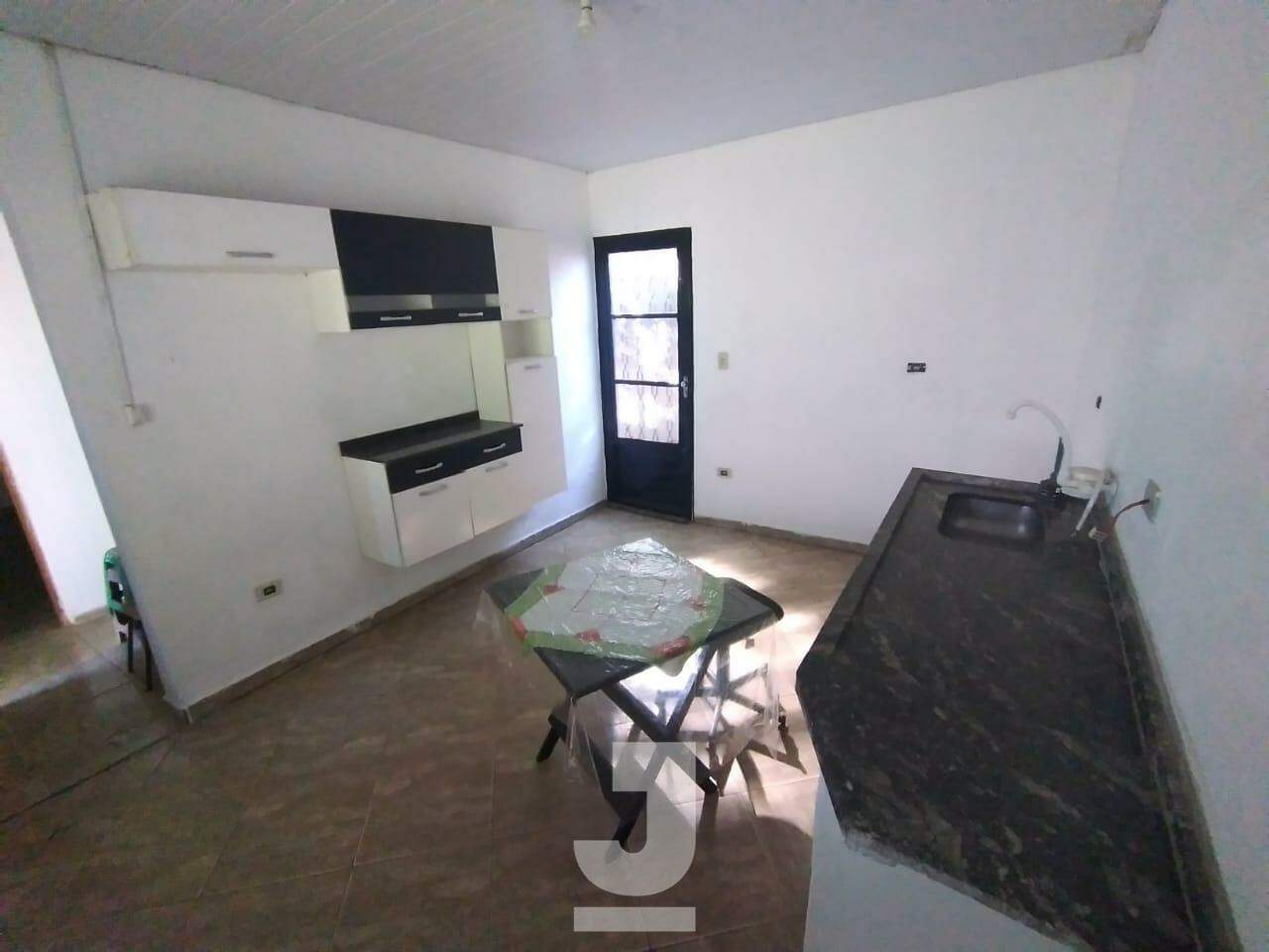 Casa à venda com 1 quarto, 200m² - Foto 2