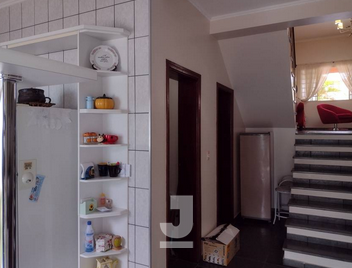 Casa à venda com 3 quartos, 194m² - Foto 4