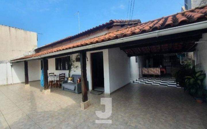 Casa à venda com 3 quartos, 300m² - Foto 1