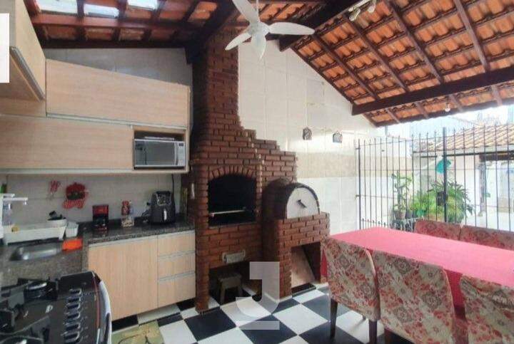 Casa à venda com 3 quartos, 300m² - Foto 7