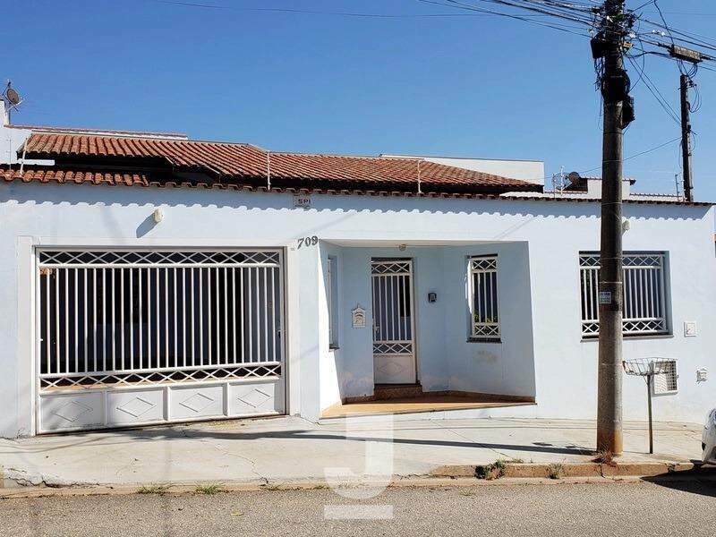 Casa à venda com 3 quartos, 264m² - Foto 1