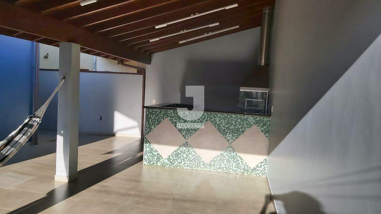 Casa de Condomínio à venda com 4 quartos, 225m² - Foto 3