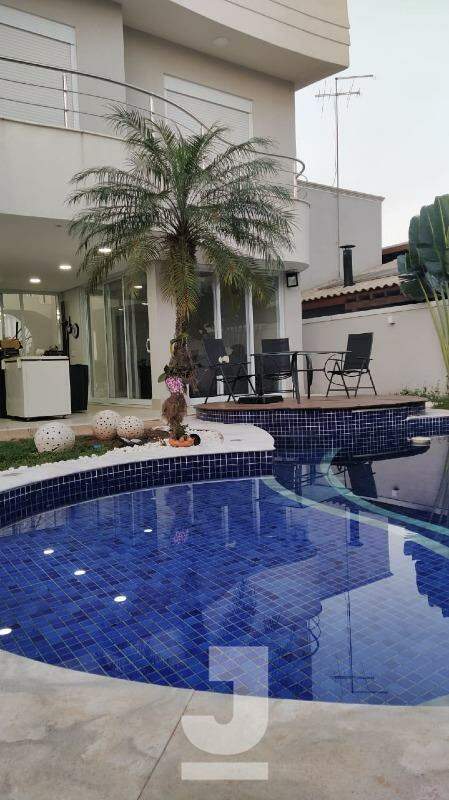 Casa de Condomínio à venda com 3 quartos, 440m² - Foto 1