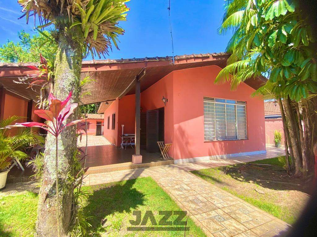 Casa à venda com 3 quartos, 150m² - Foto 1