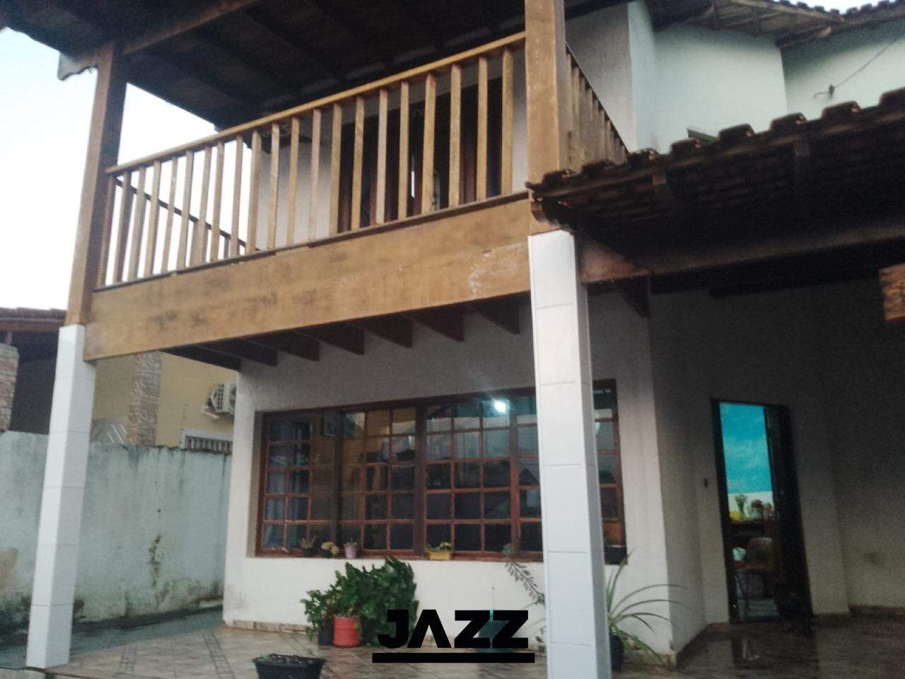 Casa à venda com 5 quartos, 260m² - Foto 1