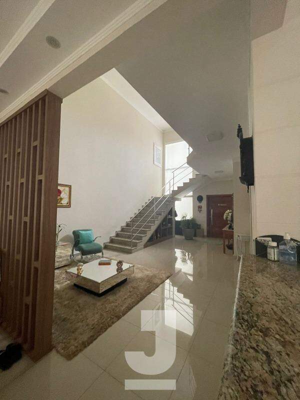 Casa de Condomínio à venda com 3 quartos, 237m² - Foto 3