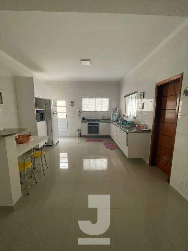 Casa de Condomínio à venda com 3 quartos, 237m² - Foto 4