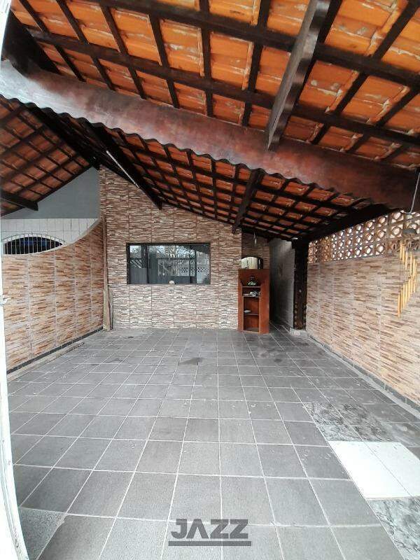 Casa à venda com 2 quartos, 70m² - Foto 1