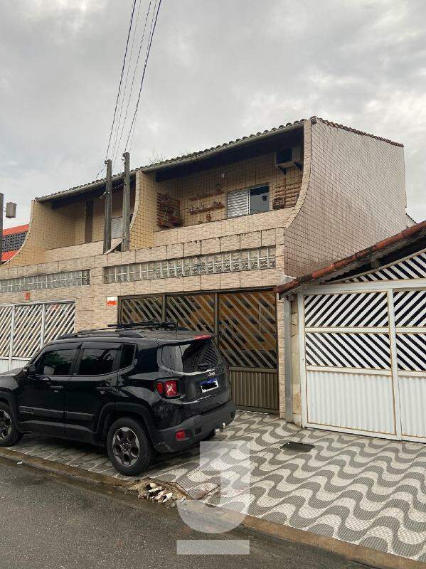 Casa à venda com 3 quartos, 200m² - Foto 1