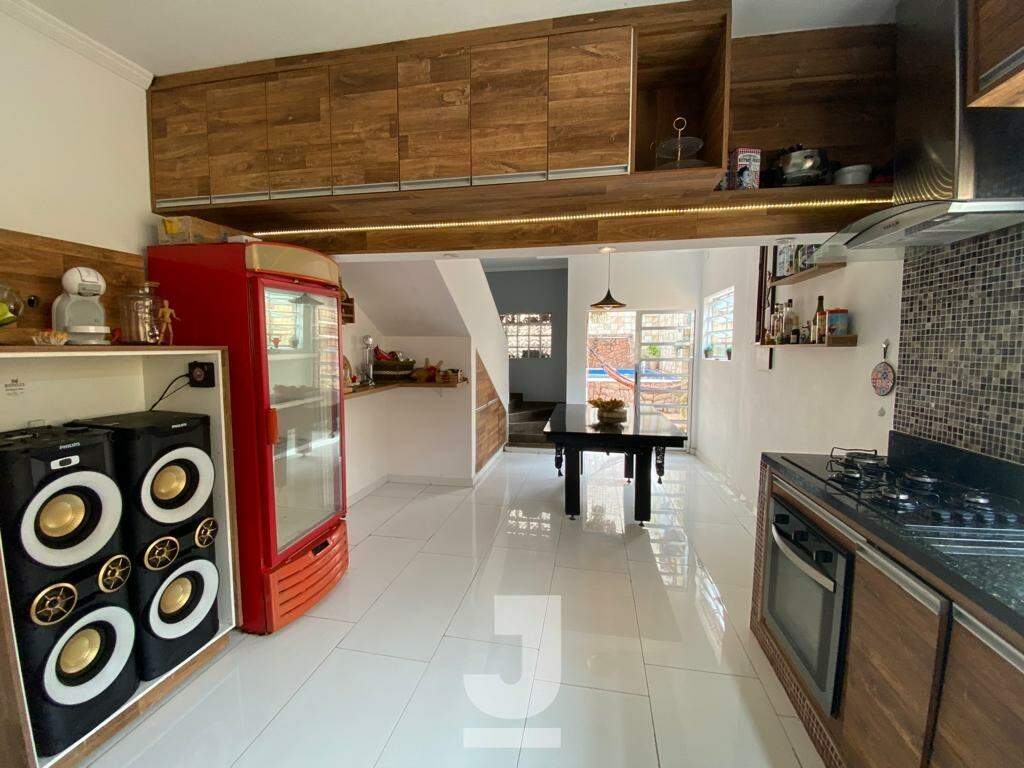 Casa à venda com 3 quartos, 200m² - Foto 3