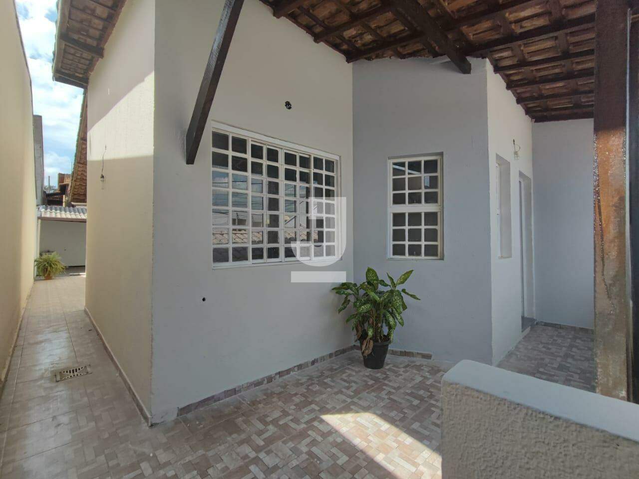 Casa à venda com 2 quartos, 95m² - Foto 1