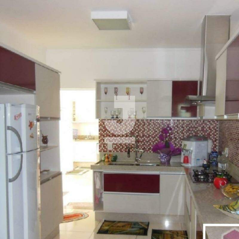 Casa à venda com 4 quartos, 300m² - Foto 11