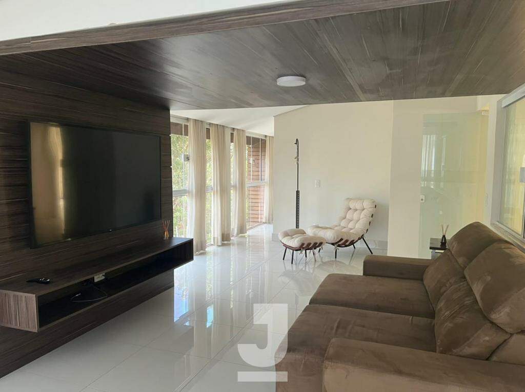 Casa à venda com 3 quartos, 240m² - Foto 2