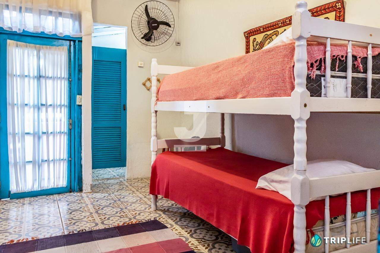 Casa à venda com 8 quartos, 300m² - Foto 15