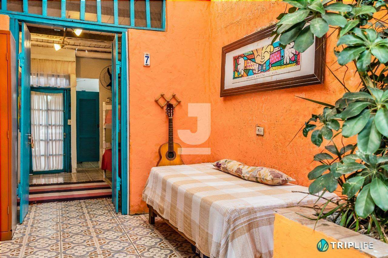 Casa à venda com 8 quartos, 300m² - Foto 14