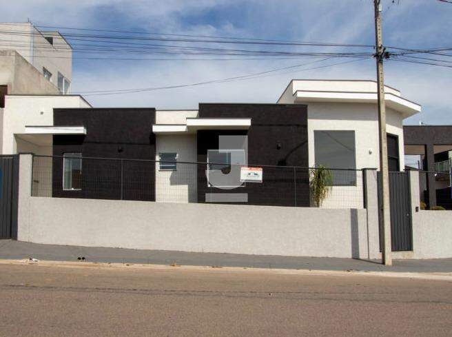 Casa à venda com 3 quartos, 150m² - Foto 1