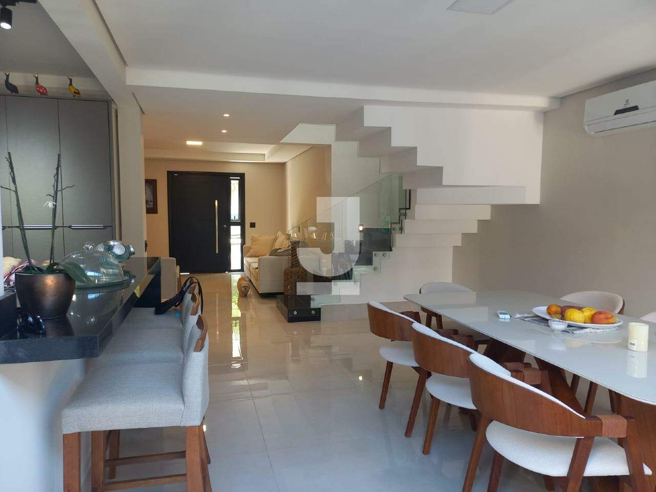 Casa à venda com 3 quartos, 260m² - Foto 1