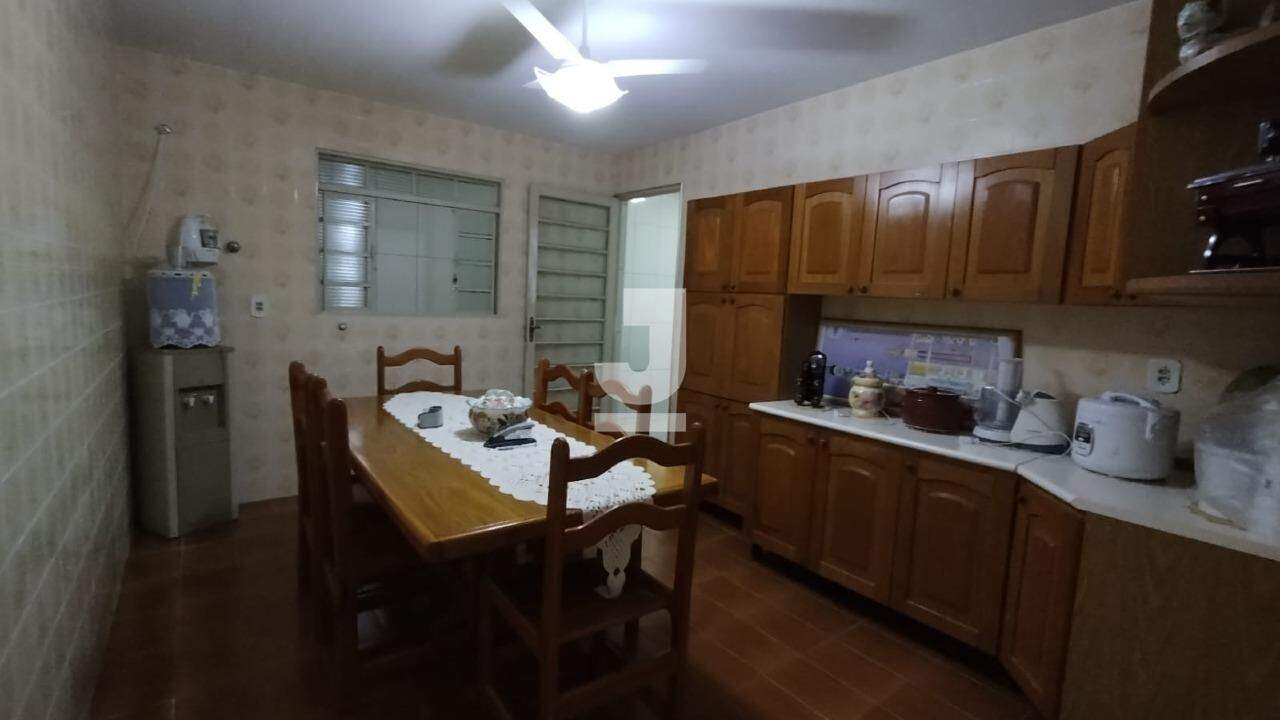 Casa à venda com 3 quartos, 180m² - Foto 16