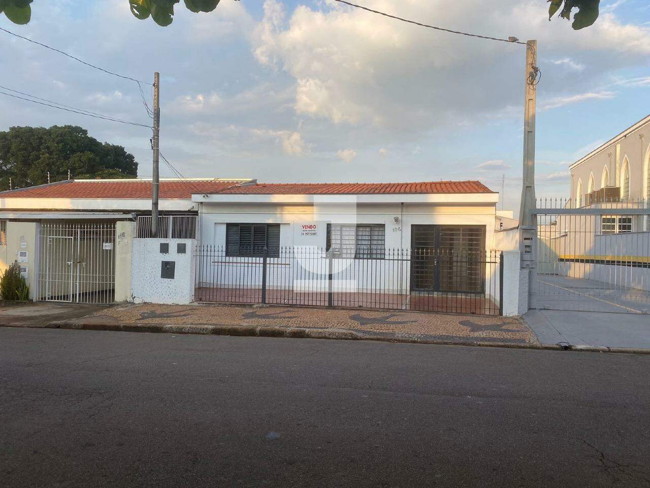 Casa à venda com 3 quartos, 154m² - Foto 1