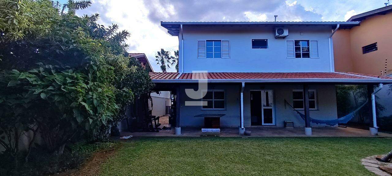 Casa à venda com 4 quartos, 220m² - Foto 1