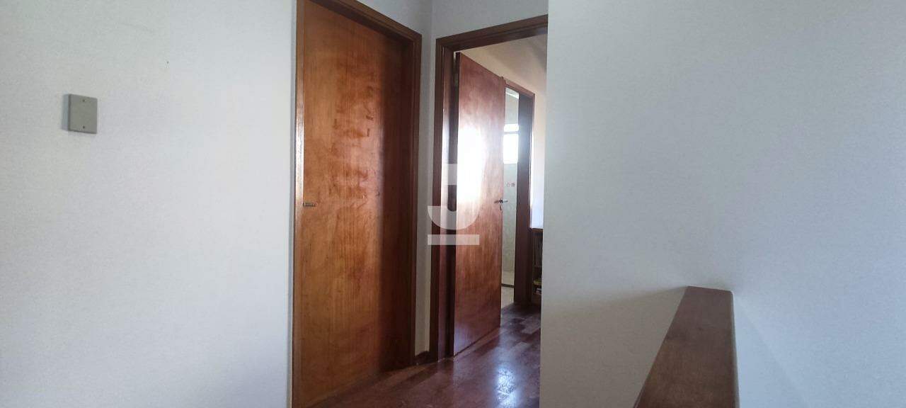 Casa à venda com 4 quartos, 220m² - Foto 23