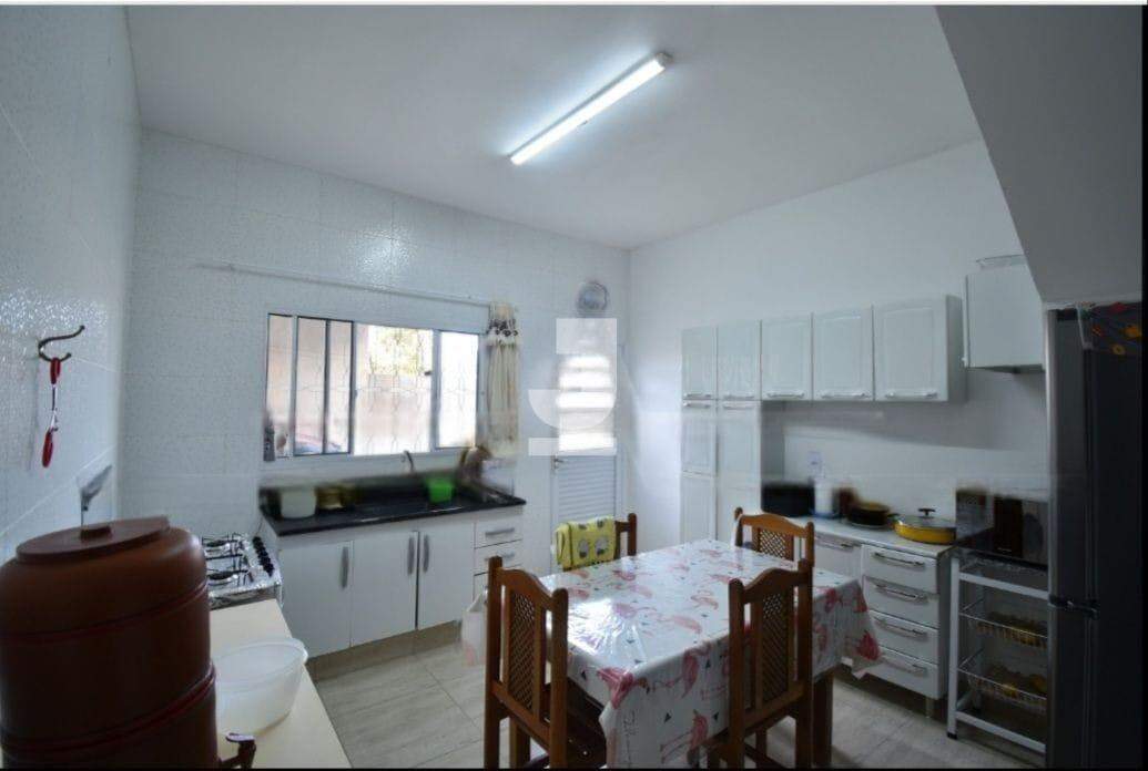 Casa à venda com 2 quartos, 50m² - Foto 3