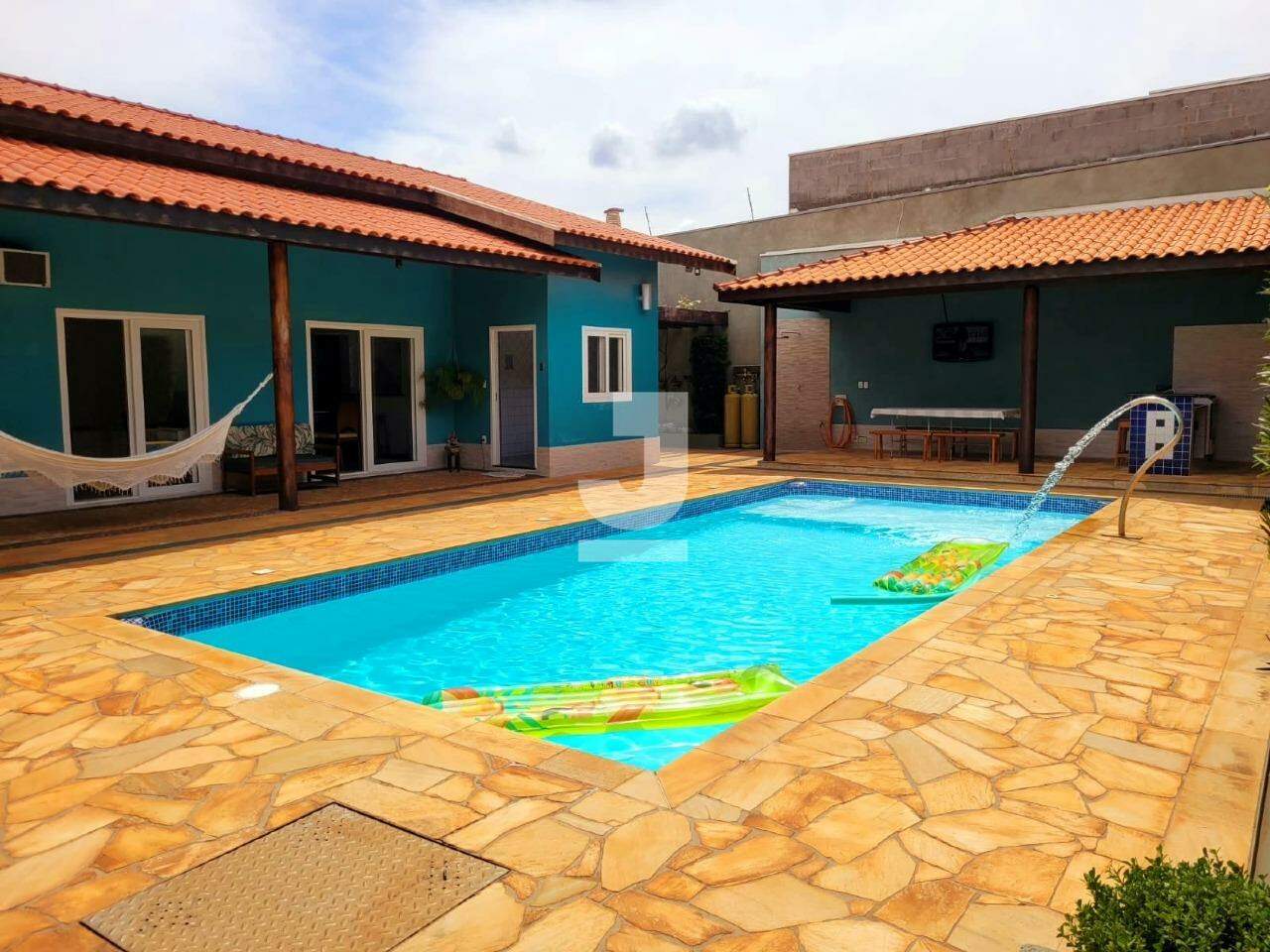 Fazenda à venda com 3 quartos, 310m² - Foto 1