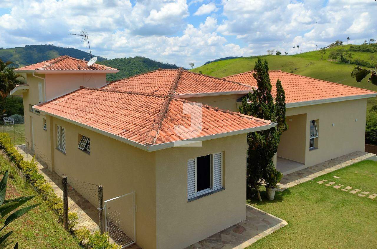 Casa de Condomínio à venda com 3 quartos, 210m² - Foto 1