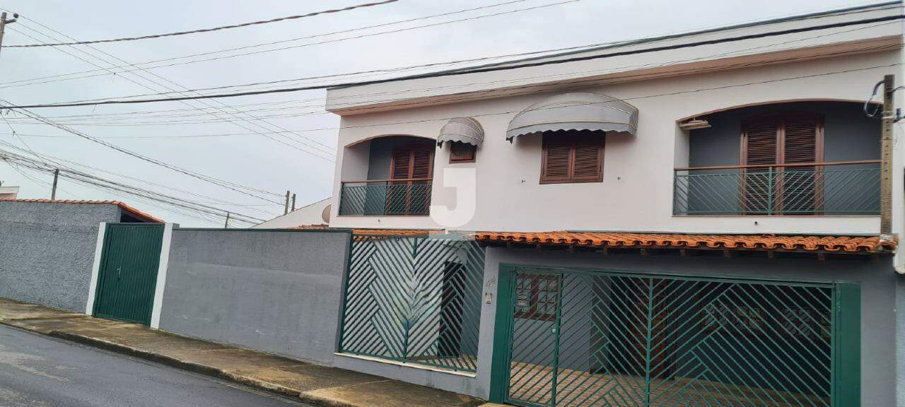 Casa à venda com 4 quartos, 198m² - Foto 1